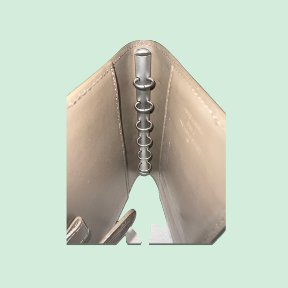 LOUIS VUITTON Small Gray Epi Leather Ring Agenda Cover - Picture 9 of 11